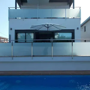villa-moderna-con-piscina-individual.catalonia-hotels.com/